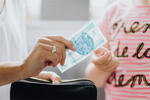 美国4月ADP就业人数增加19.2万，预期18万，3月数据上修
